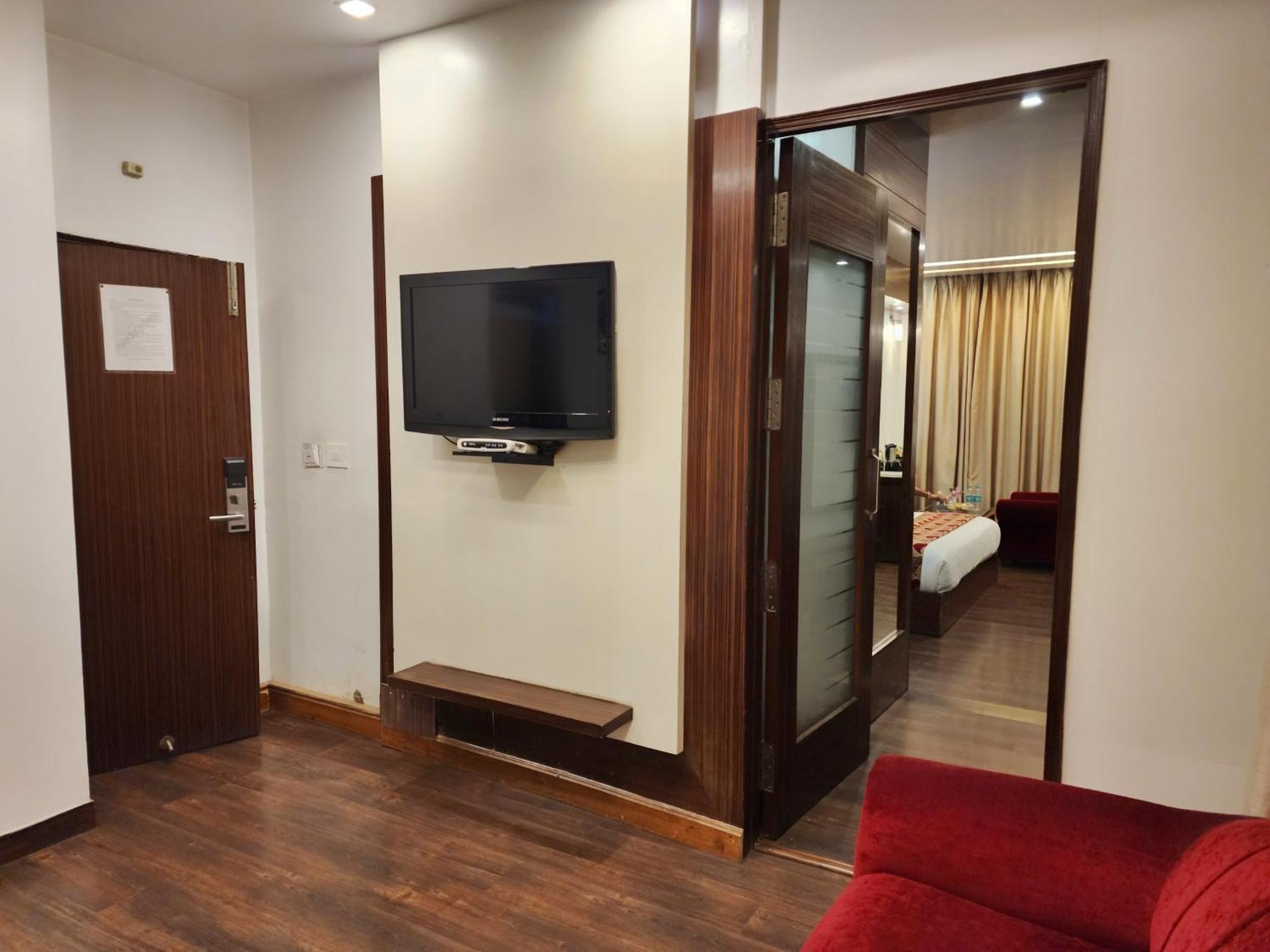 Hotel Surya Шімла Екстер'єр фото
