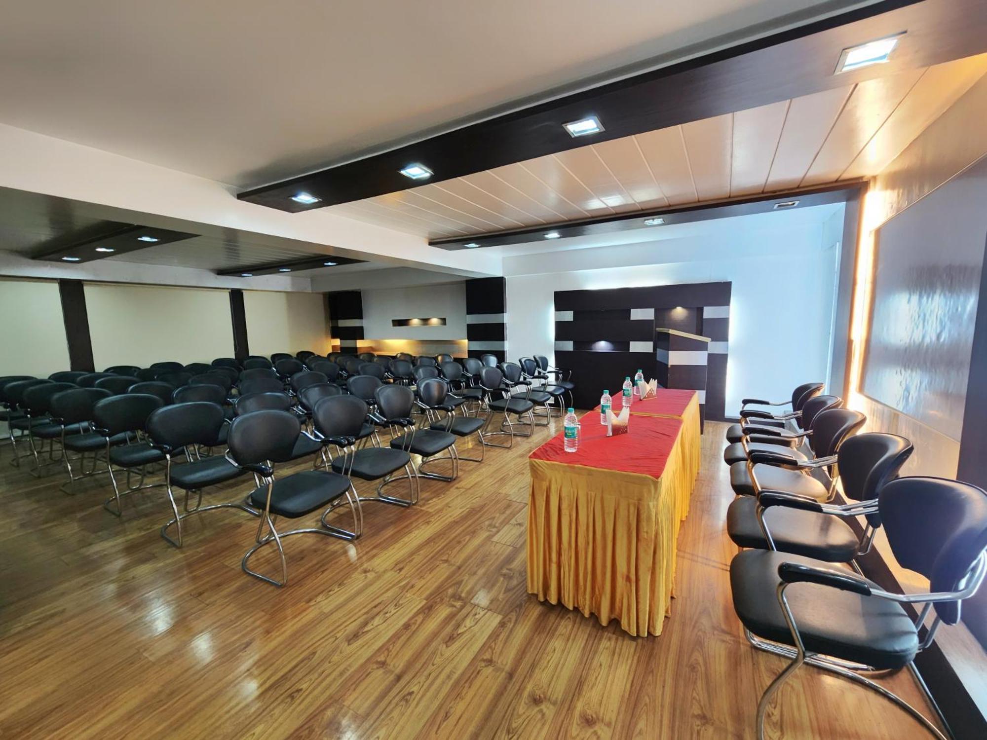 Hotel Surya Шімла Екстер'єр фото